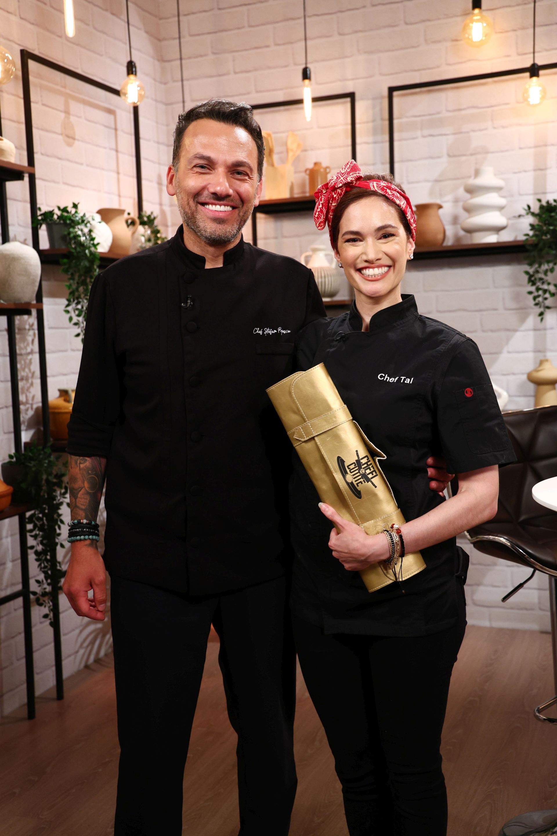 Chefi la cuțite, lider de audiență cu ediția de ieri seară. Chef Ștefan Popescu i-a dat cuțitul de aur lui Tal Berkovich, iar Chef Orlando Zaharia a câștigat bomba