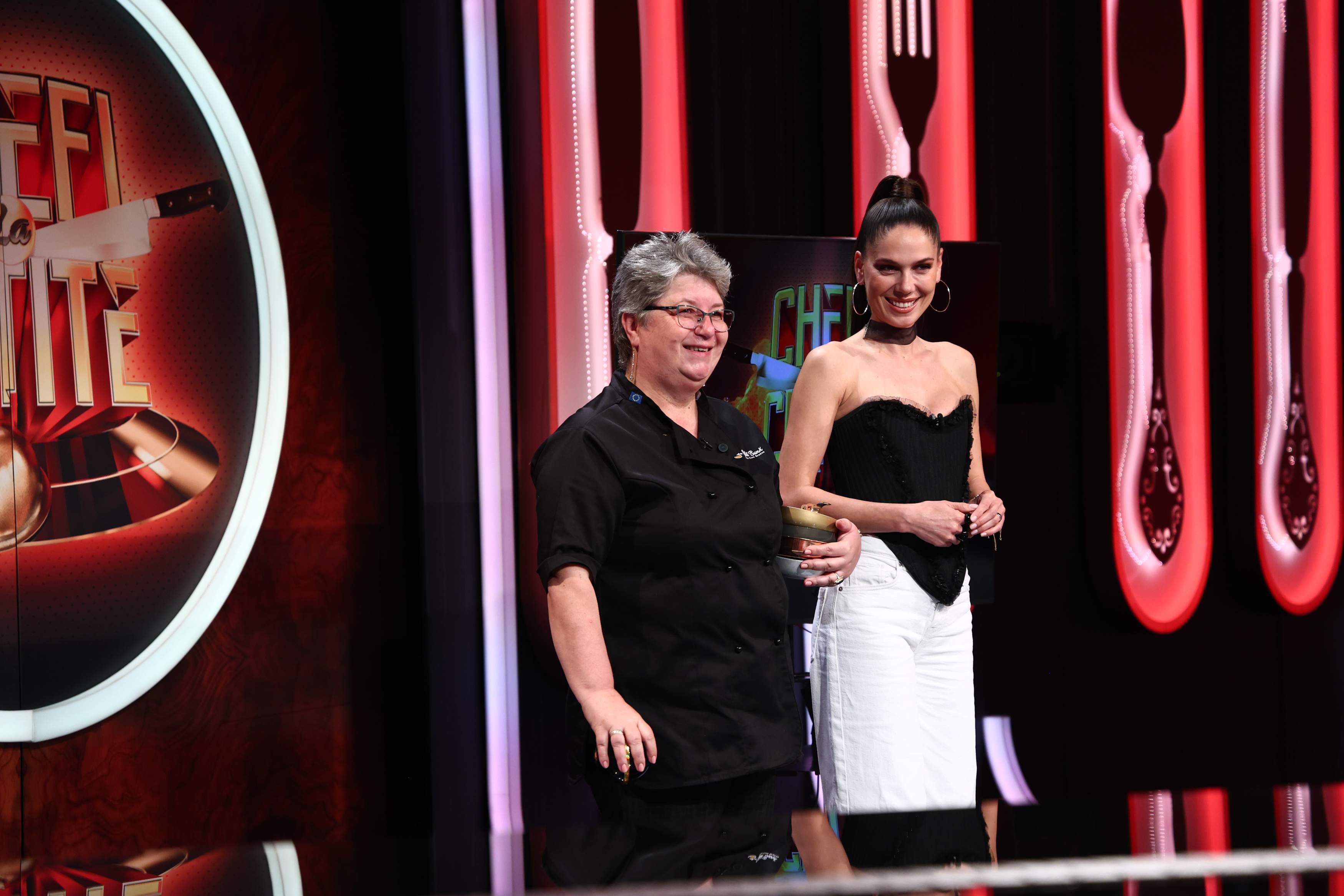 Chefi la cuțite, lider de audiență cu ediția de ieri seară. Chef Ștefan Popescu i-a dat cuțitul de aur lui Tal Berkovich, iar Chef Orlando Zaharia a câștigat bomba