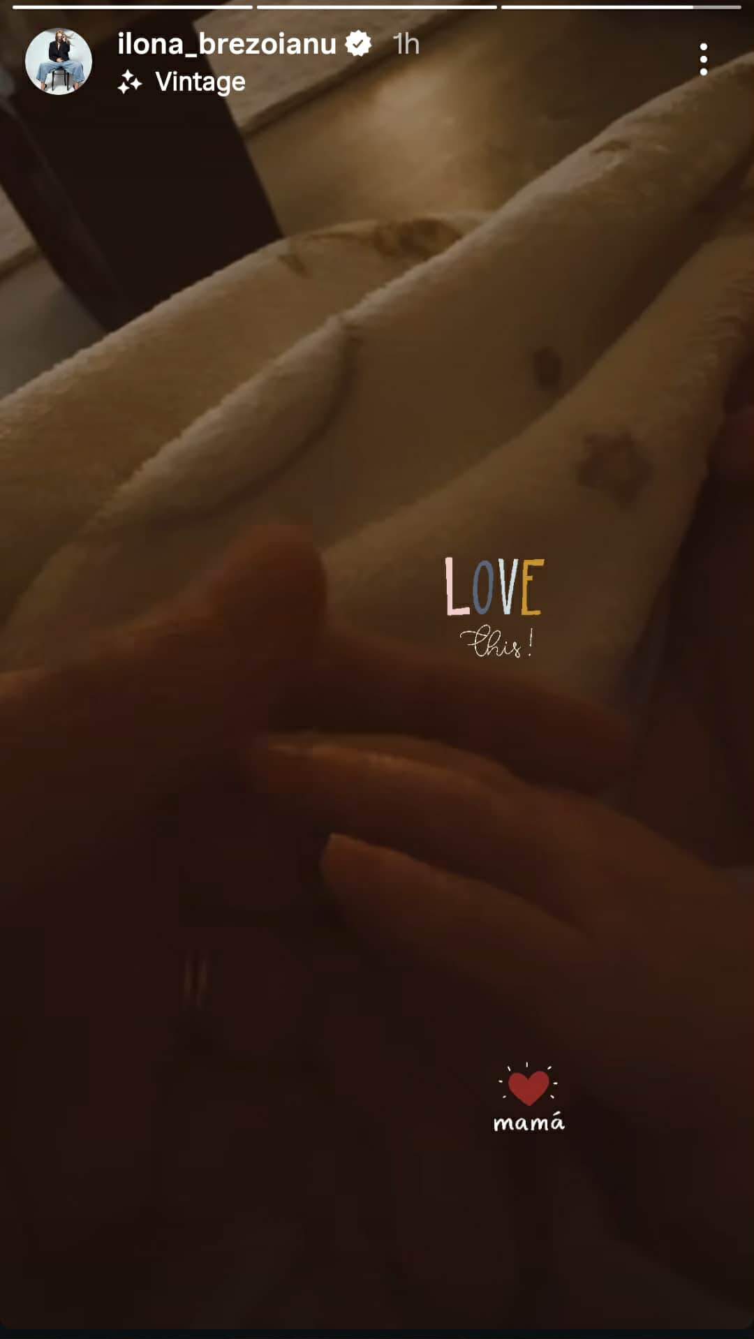 mâna bebelușului Ilonei Brezoianu