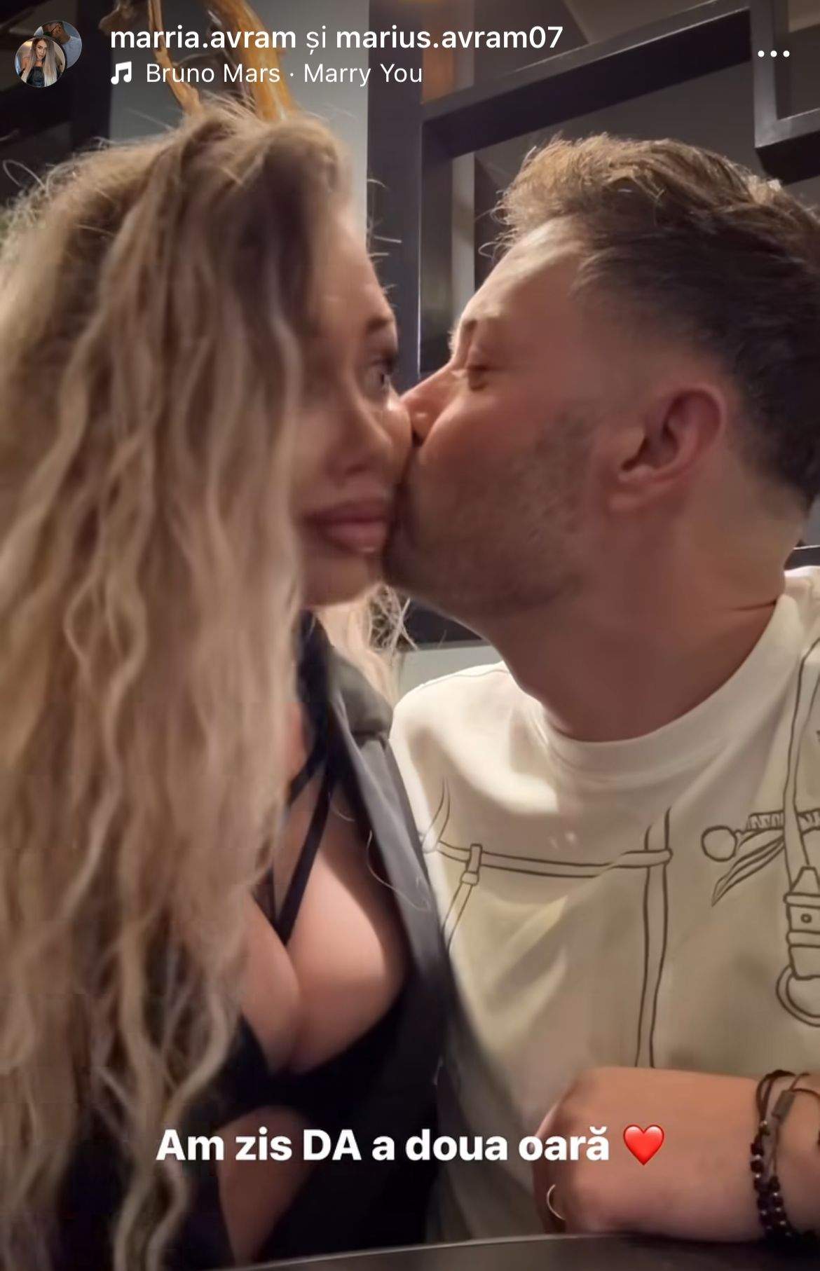 Maria și Marius Avram se sărută