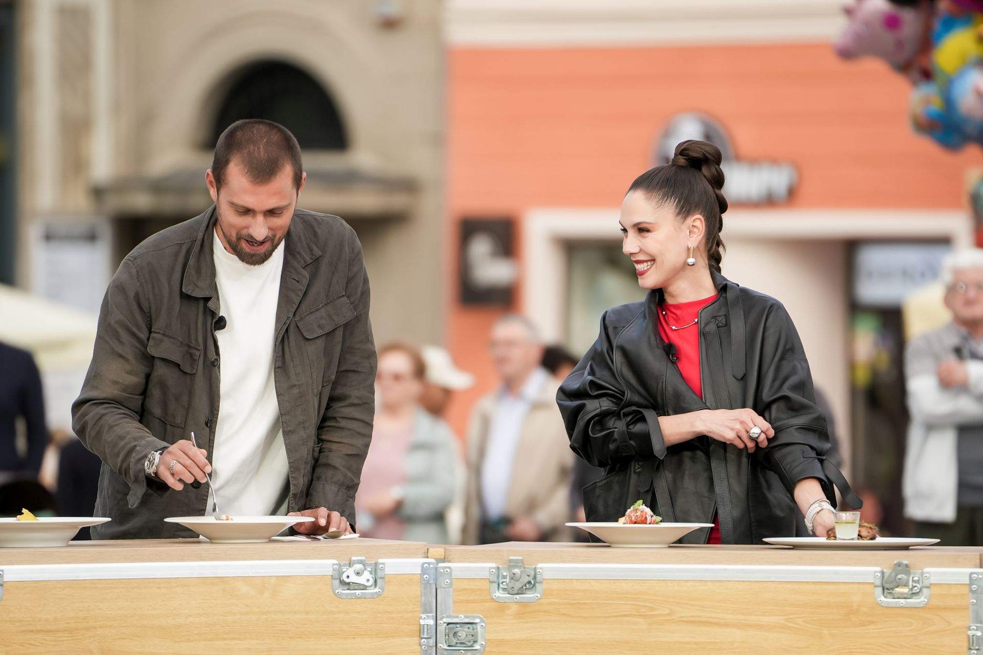 Serghei Mizil, Gabi Tamaș și soții Doroftei, printre numele care vin la amuletele sezonului 16 Chefi la cuțite, din 16 noiembrie la Antena 1