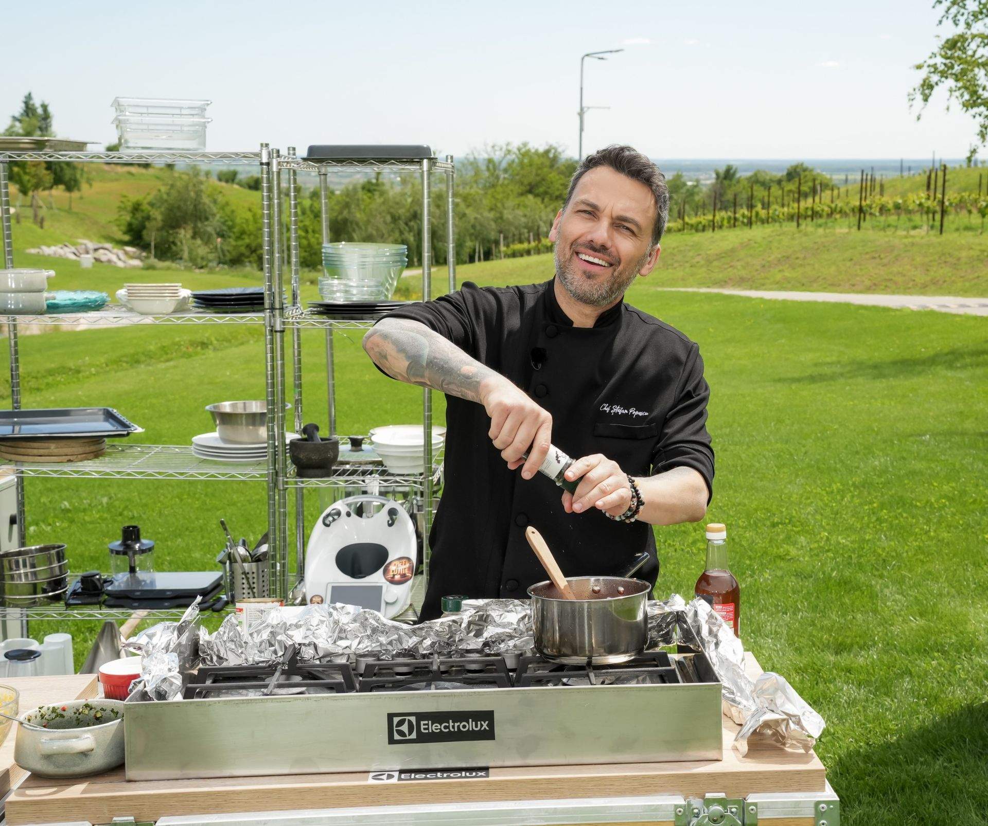 Serghei Mizil, Gabi Tamaș și soții Doroftei, printre numele care vin la amuletele sezonului 16 Chefi la cuțite, din 16 noiembrie la Antena 1