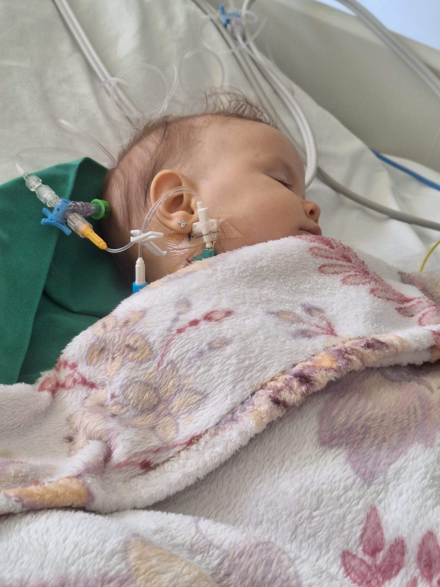 La 4 luni, Amelia are nevoie de 100.000 de euro pentru a învinge cancerul