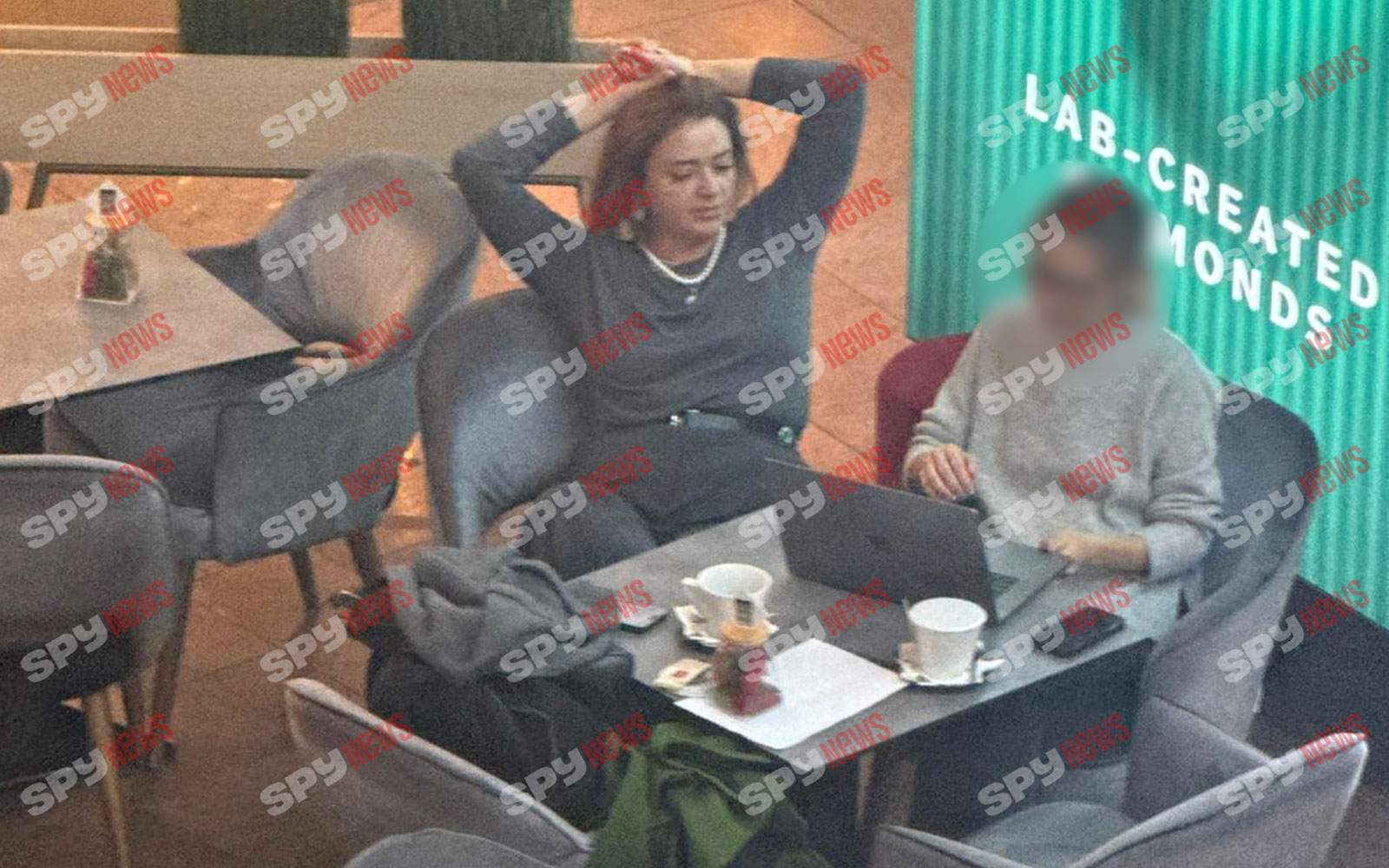 Cristina Bâtlan nu neglijează afacerile! Unde semnează celebra afacerista, mai nou, contractele | PAPARAZZI