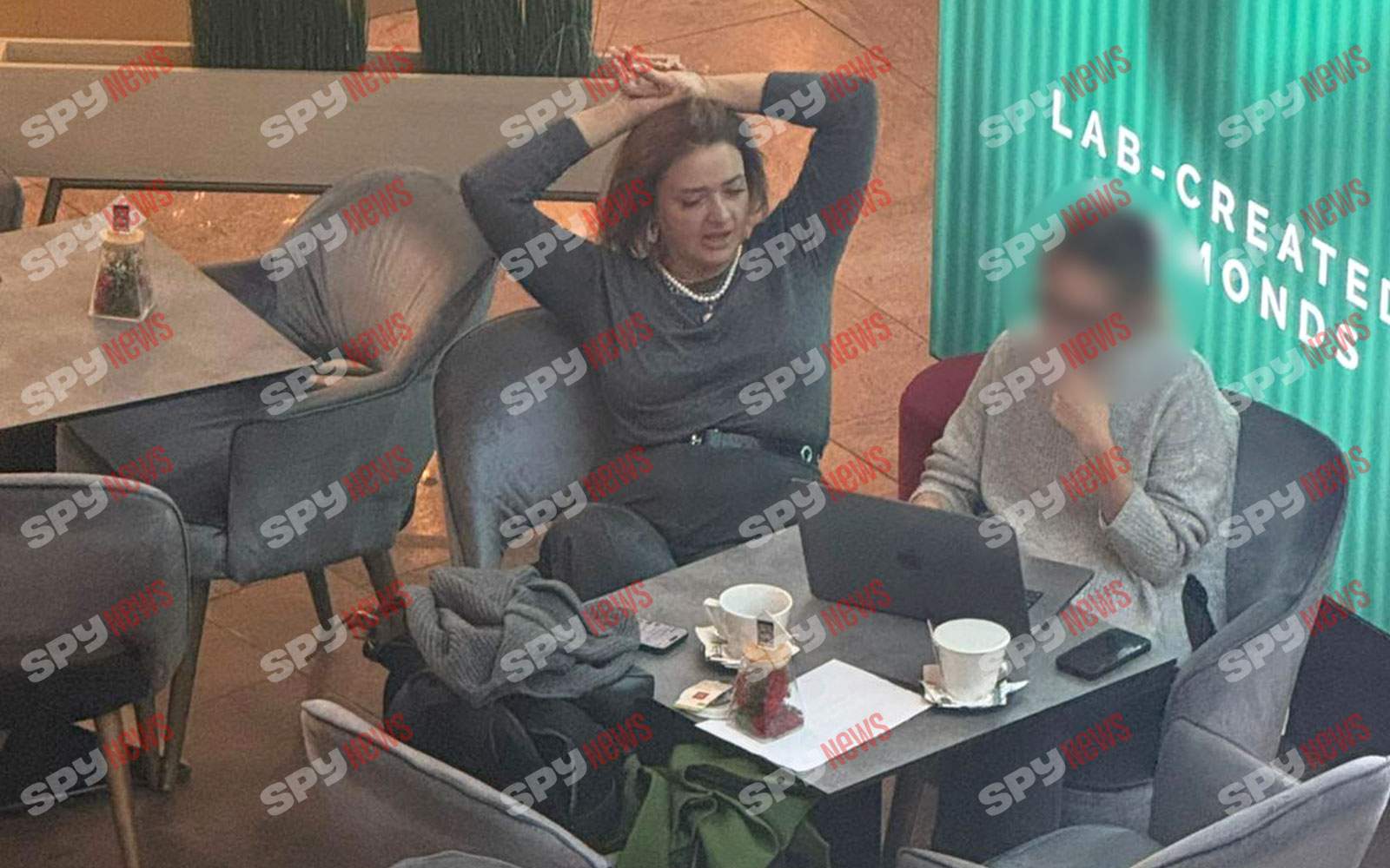 Cristina Bâtlan nu neglijează afacerile! Unde semnează celebra afacerista, mai nou, contractele | PAPARAZZI