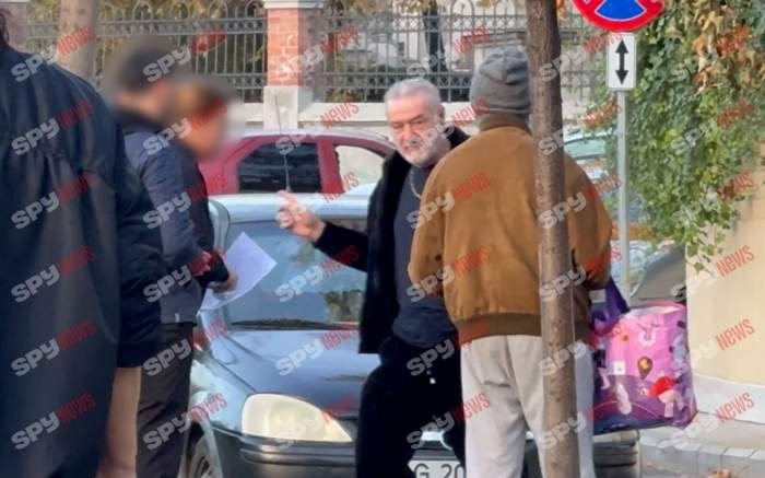 Oamenii vin la el să ceară bani şi aduc şi dovada! Gigi Becali nu ii crede pe toţi, dar generos tot rămâne! Imaginile momentului cu milionarul din Pipera | PAPARAZZI