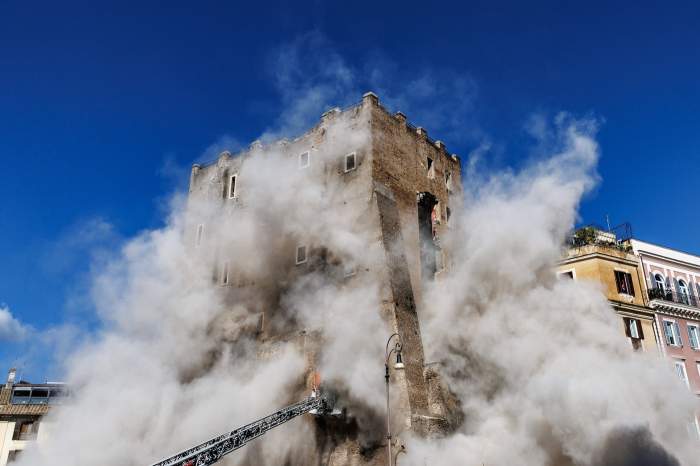 S-a prăbușit o parte din turnul medieval de lângă Colosseum