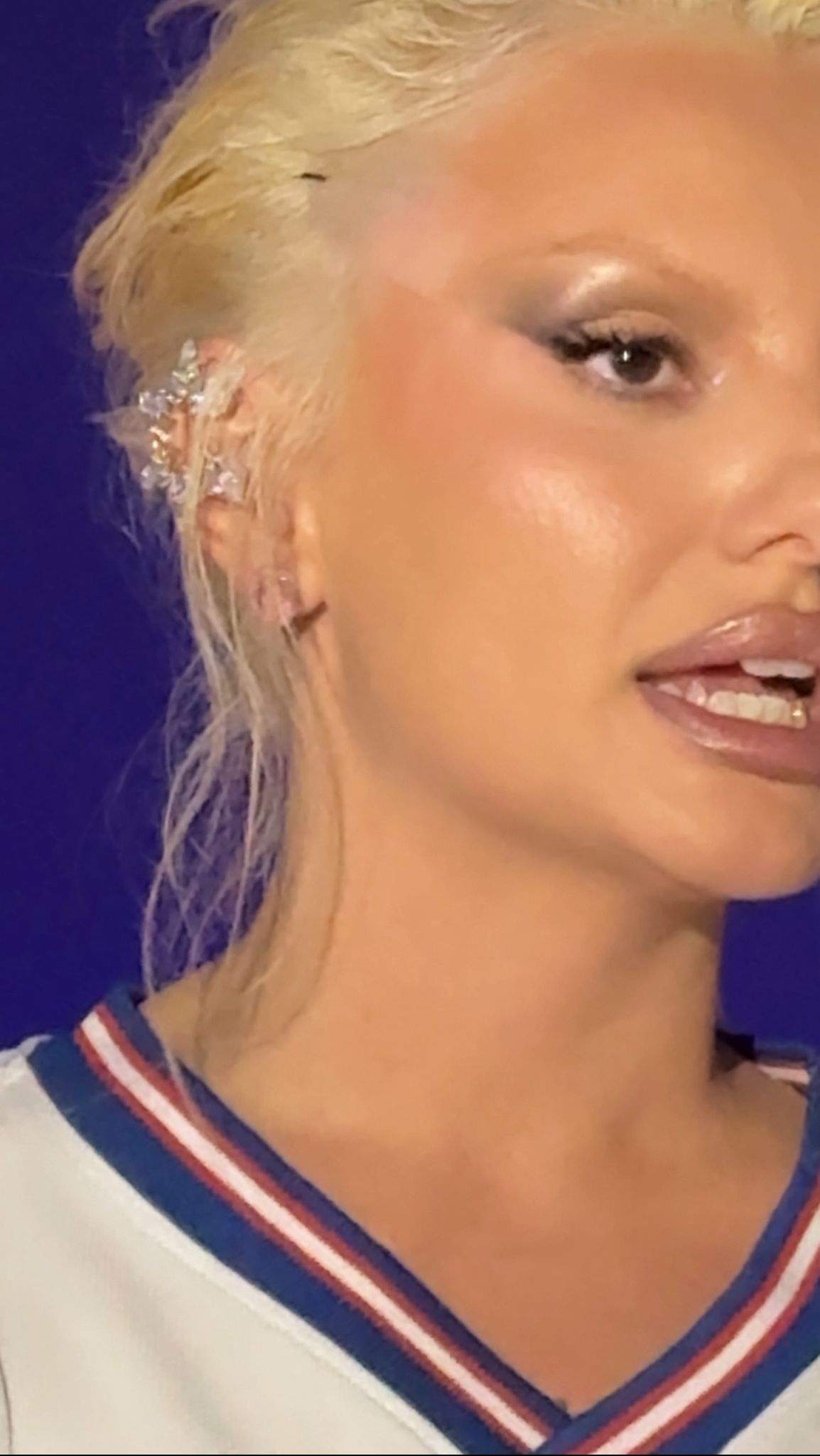 Alexandra Stan poarta benzi pentru lifting