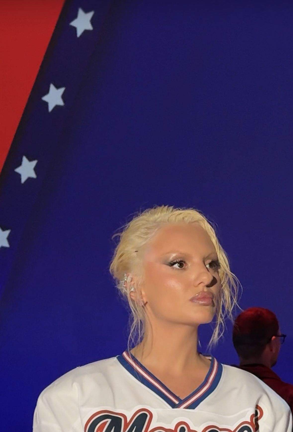 Alexandra Stan poarta benzi pentru lifting