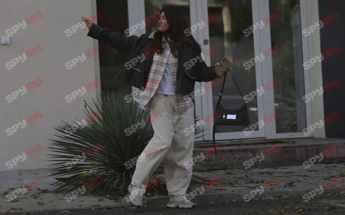 Raluka este mereu în trend. Chiar și cu stilul baggy, tot arată impecabil!