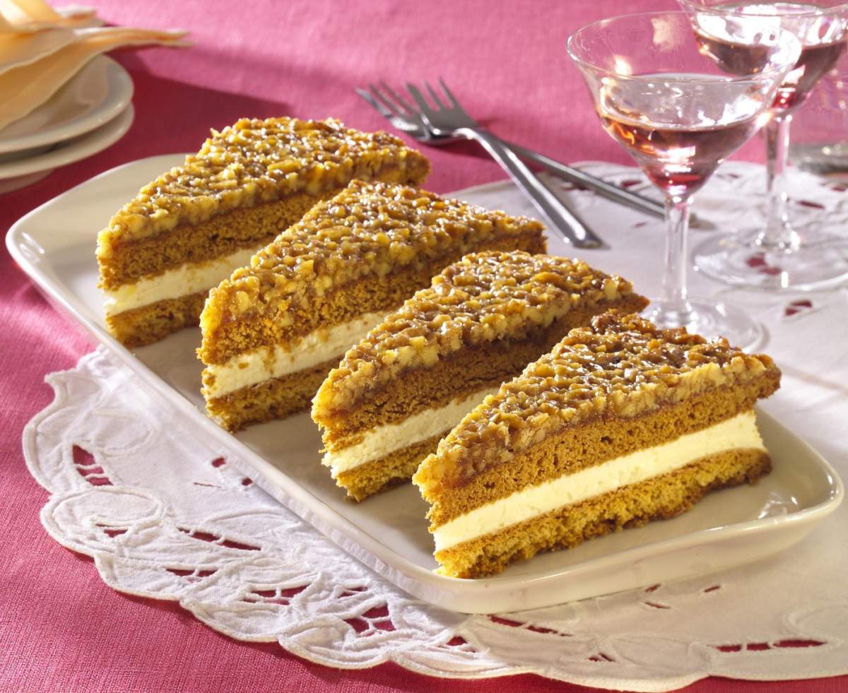 Prăjitură cu miere și nuci