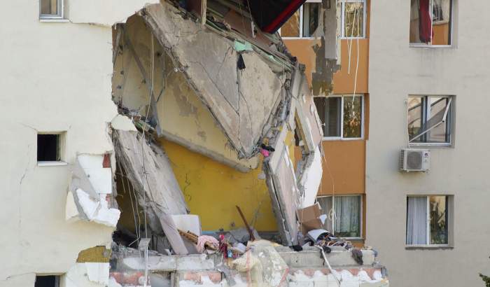 Oamenii care locuiau în apropierea blocului din Rahova, unde a avut loc explozia, s-au întors acasă. Ce probleme întâmpină: "Zici că e bloc părăsit"