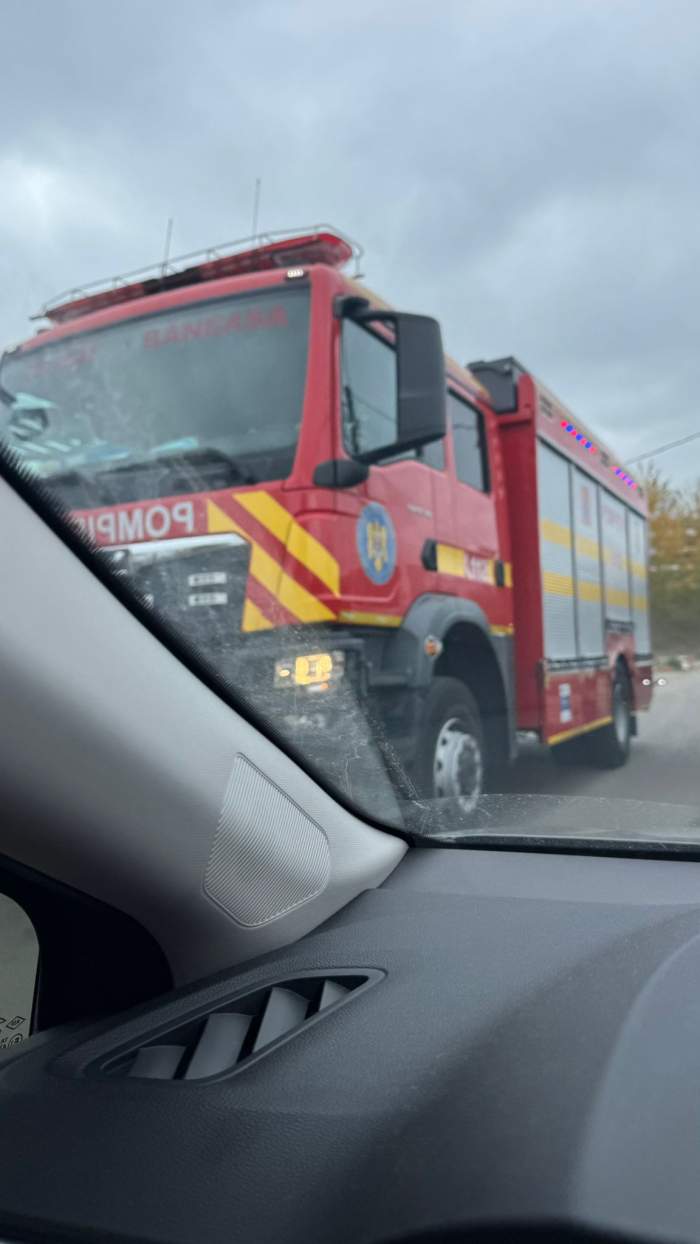Ultimă oră! Accident grav în Capitală! O mașină s-a răsturnat în urma impactului puternic