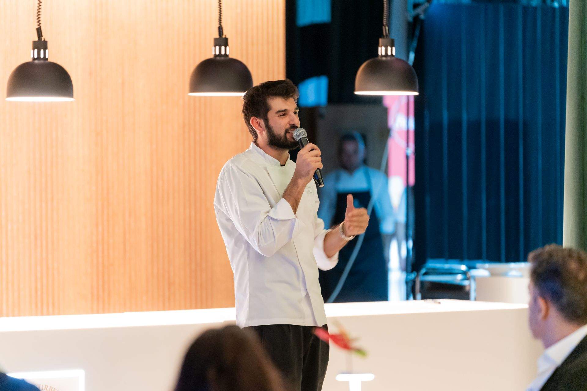 Spectacol culinar impresionant: Chef Richard Abou Zaki a deschis pop-up-ul Retroscena cu o seară memorabilă la Domeniul Știrbey