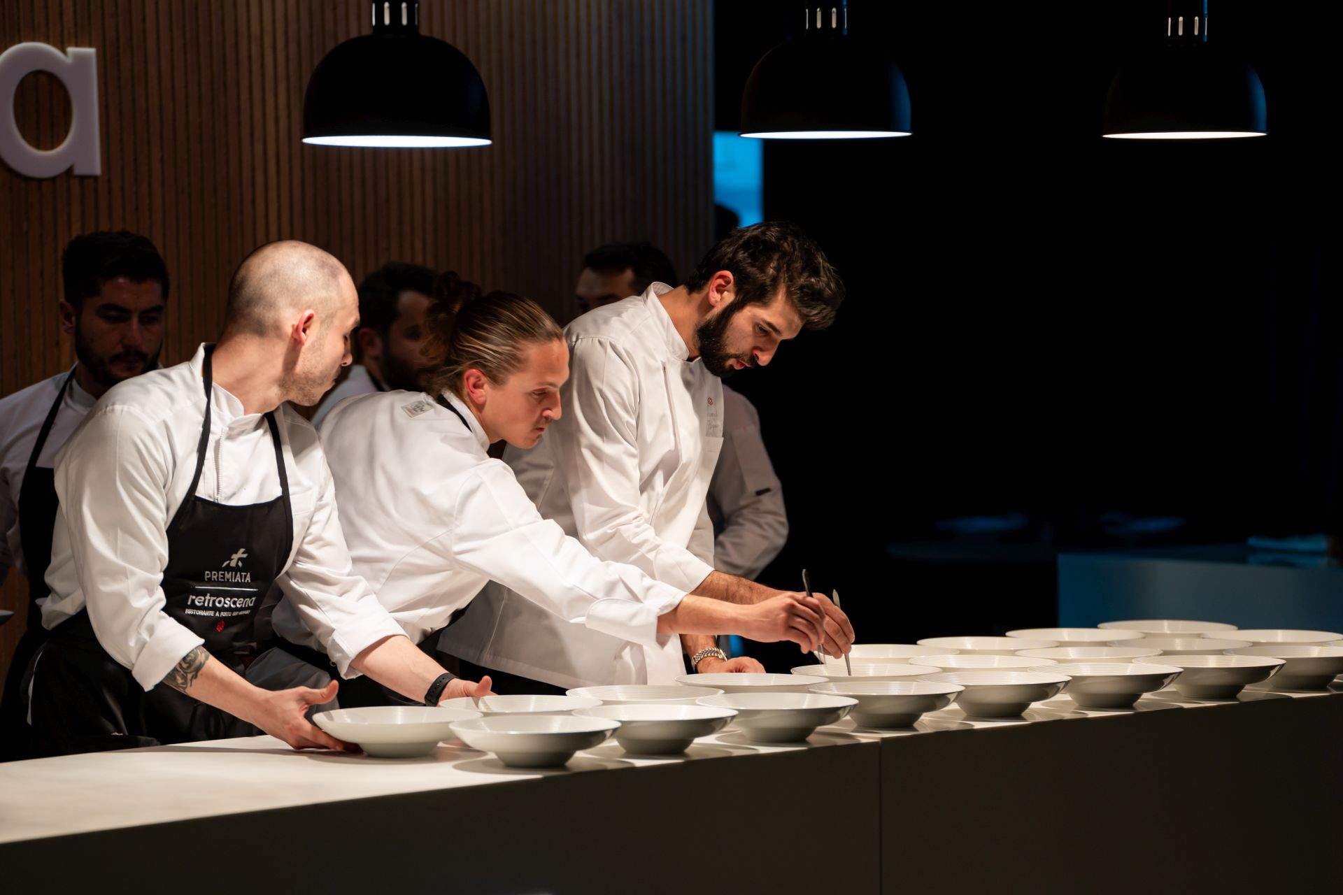 Spectacol culinar impresionant: Chef Richard Abou Zaki a deschis pop-up-ul Retroscena cu o seară memorabilă la Domeniul Știrbey