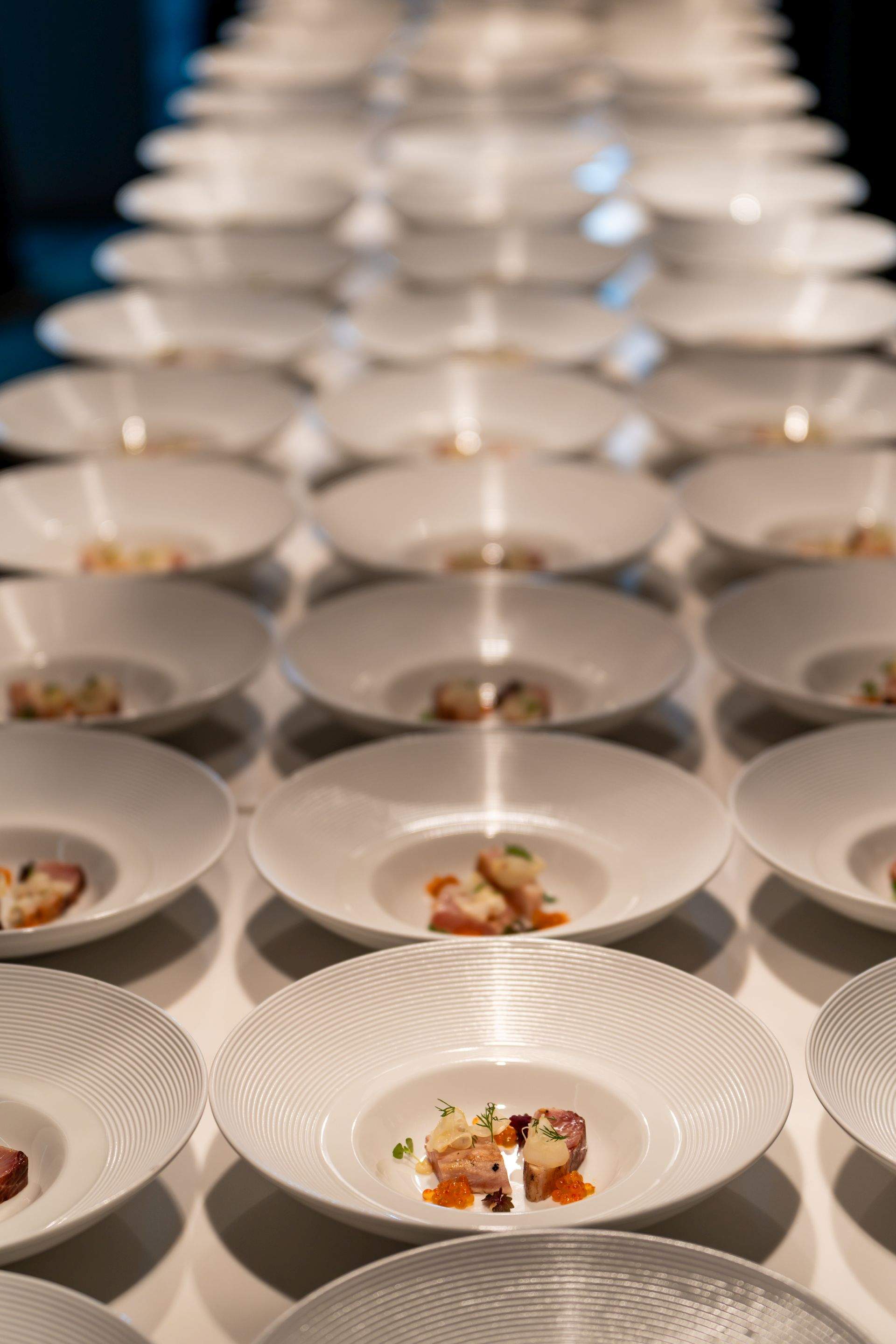 Spectacol culinar impresionant: Chef Richard Abou Zaki a deschis pop-up-ul Retroscena cu o seară memorabilă la Domeniul Știrbey