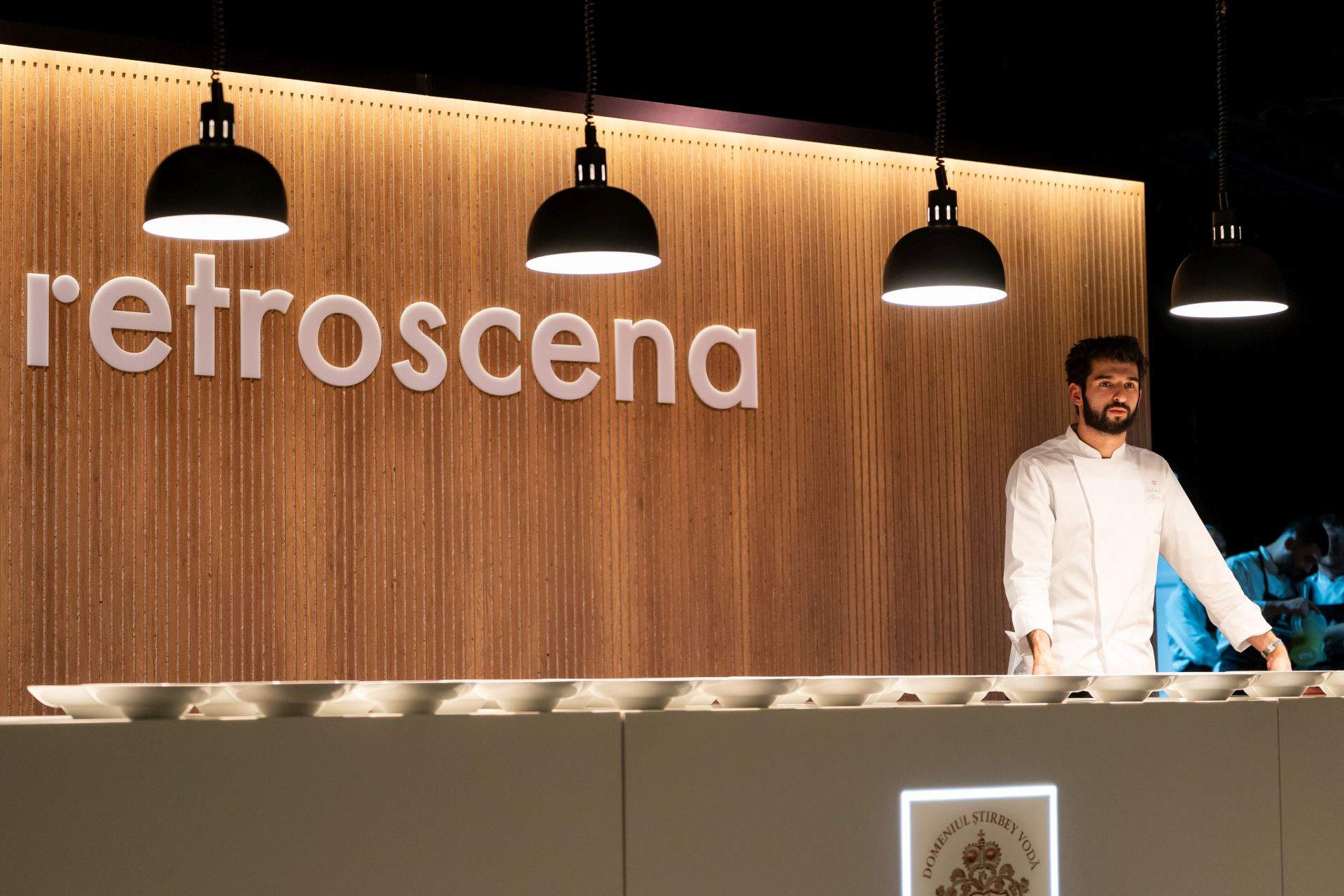 Spectacol culinar impresionant: Chef Richard Abou Zaki a deschis pop-up-ul Retroscena cu o seară memorabilă la Domeniul Știrbey