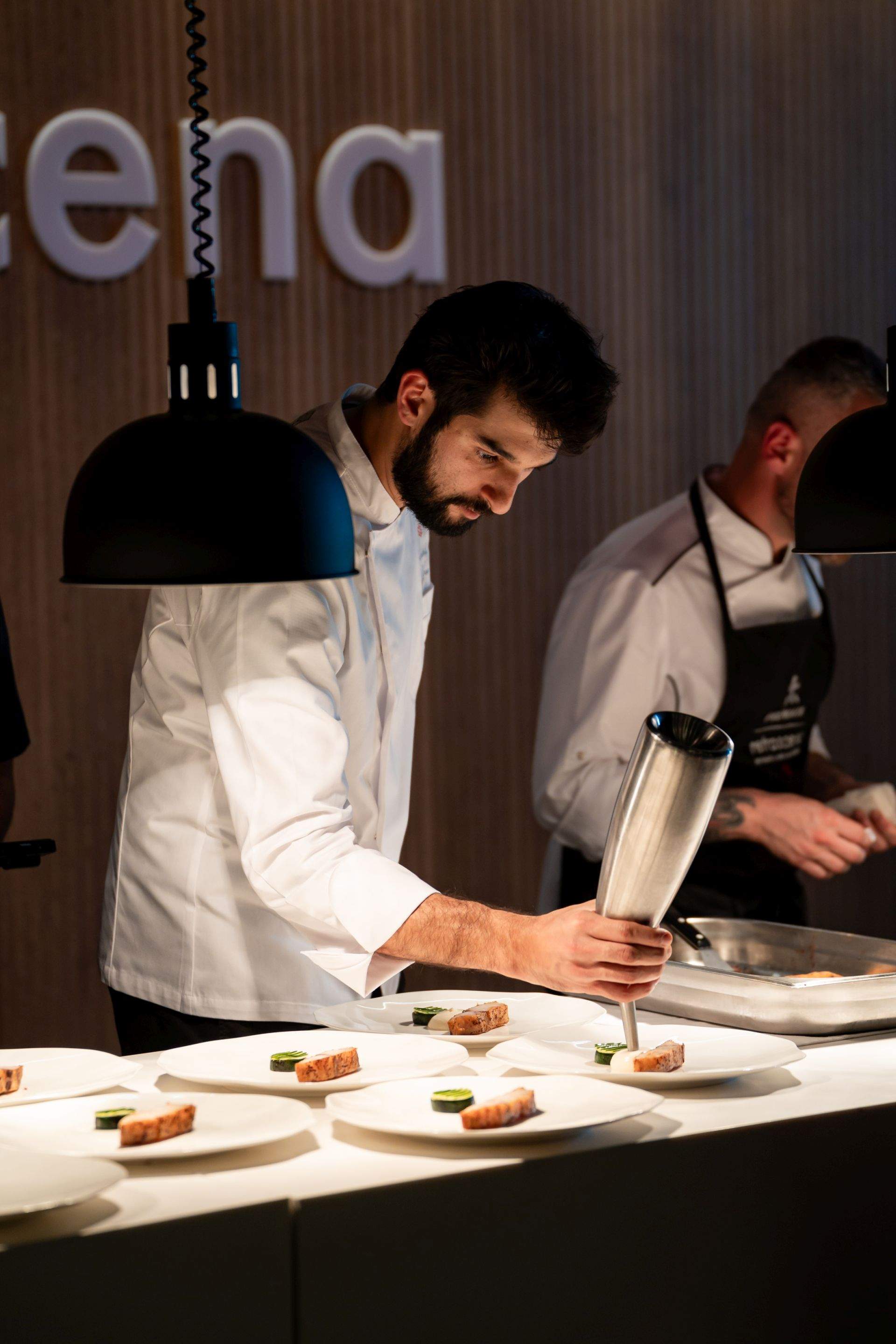 Spectacol culinar impresionant: Chef Richard Abou Zaki a deschis pop-up-ul Retroscena cu o seară memorabilă la Domeniul Știrbey