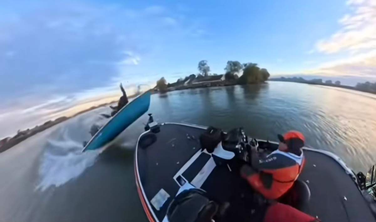 Accident naval în Delta Dunării! O ambarcațiune staționată, lovită frontal în timpul unui concurs de pescuit