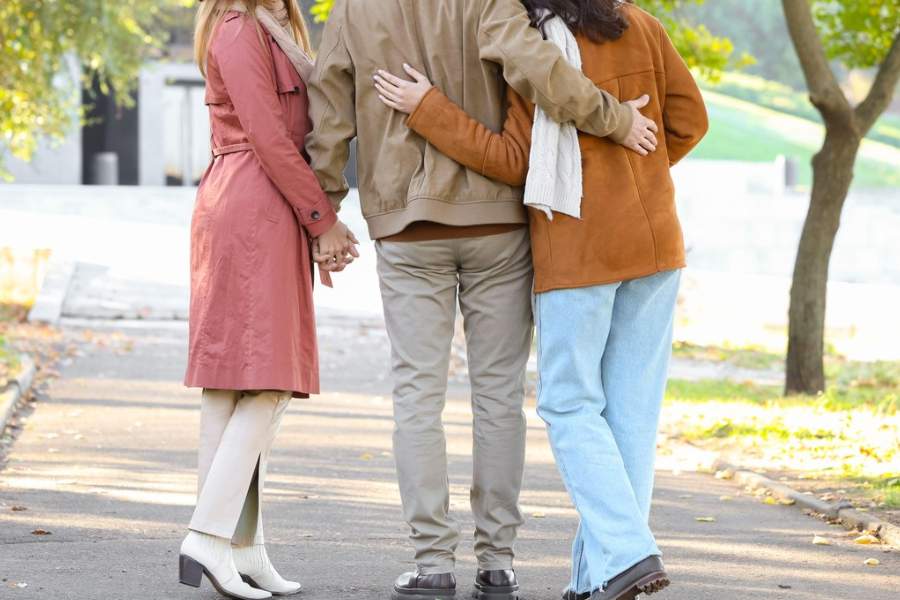 Triunghi amoros în showbiz! Iubitul unei artiste cunoscute e tatăl copilului unui fotomodel. Testul de paternitate a scos totul la iveală