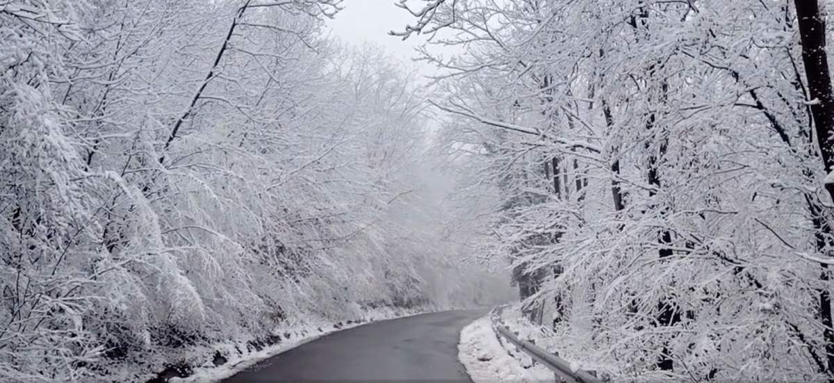 Zonele din România în care zăpada a ajuns la doi metri. Există risc de avalanșă