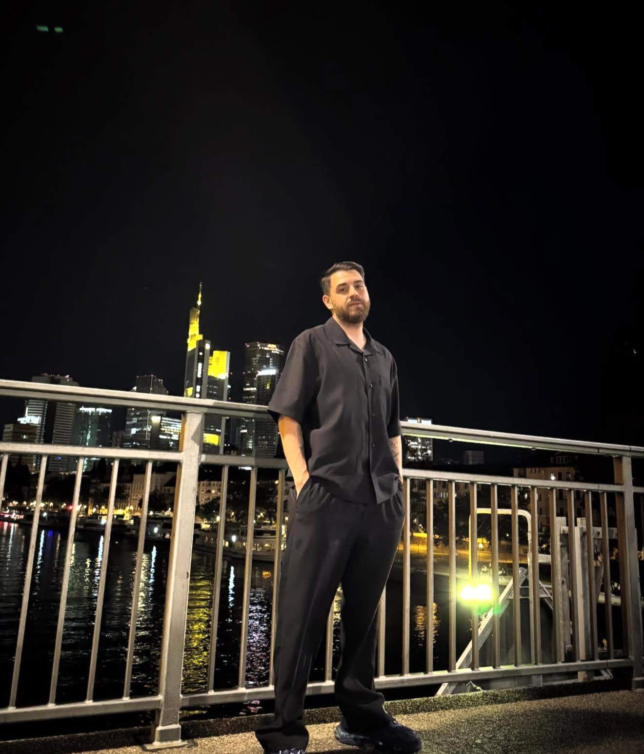 Cătălin Vișănescu, îmbrăcat elegant