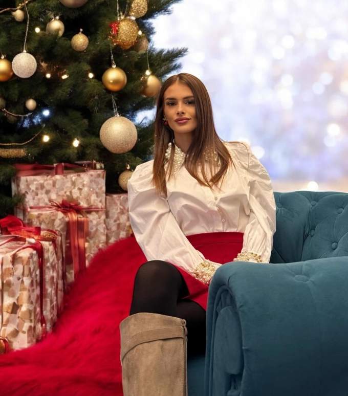 teodora marcu langa un brad de craciun