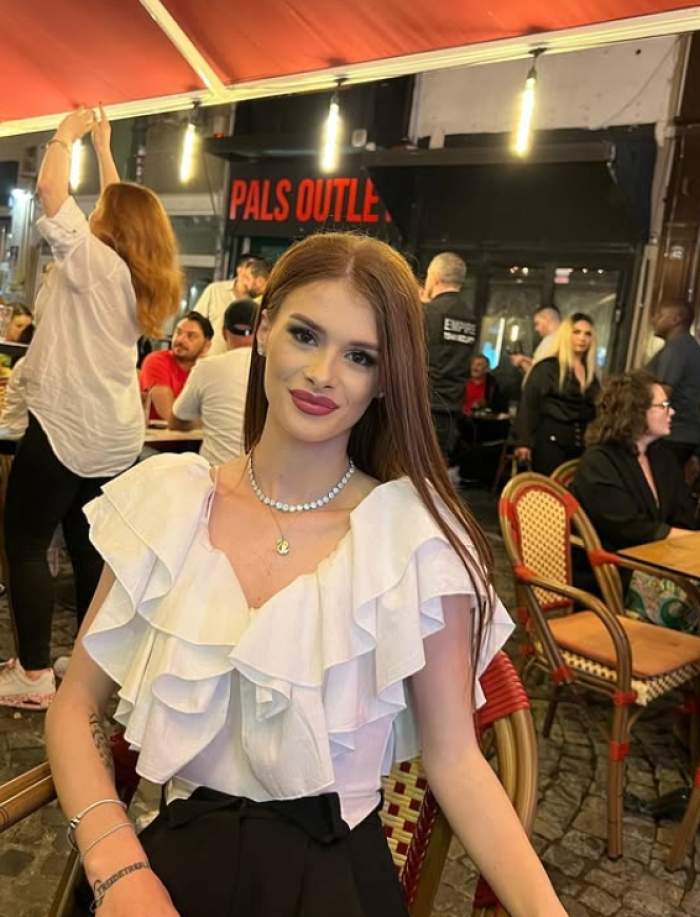 teodora marcu la un restaurant