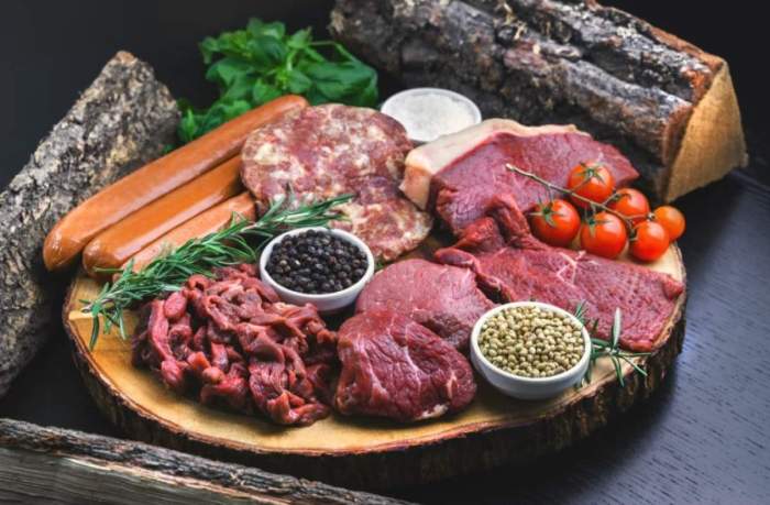 Platou cu carne crudă