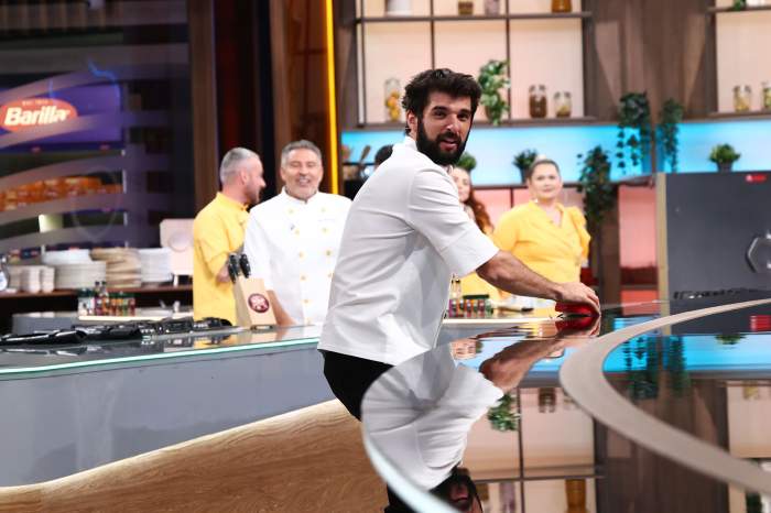 Victorie pentru echipa galbenă a lui Chef Sautner ieri, la Chefi la cuțite. Chef Richard deschide diseară ostilitățile cu o amuletă grea: ”Vreau să-mi iau revanșa!”