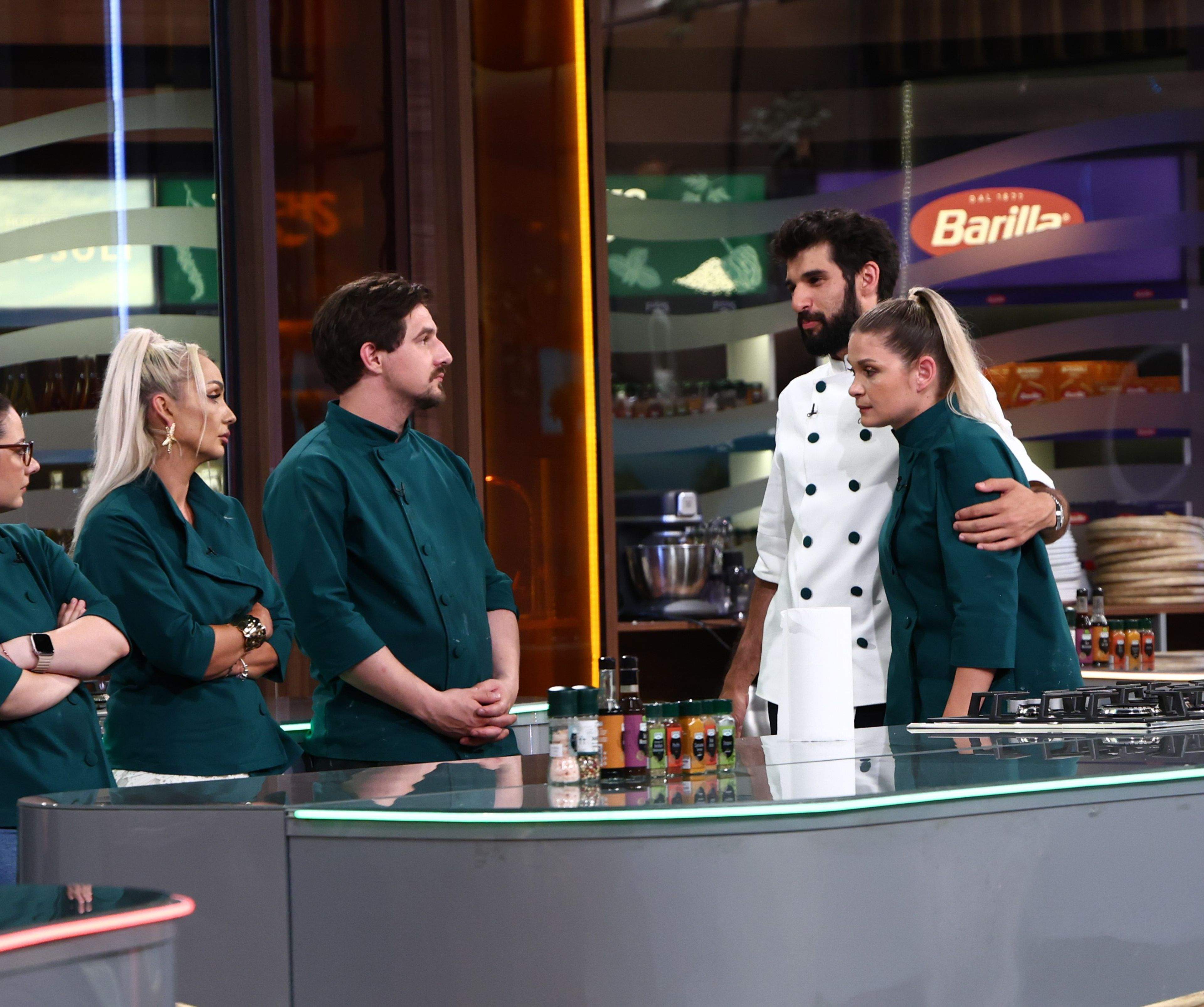 Victorie pentru echipa galbenă a lui Chef Sautner ieri, la Chefi la cuțite. Chef Richard deschide diseară ostilitățile cu o amuletă grea: ”Vreau să-mi iau revanșa!”