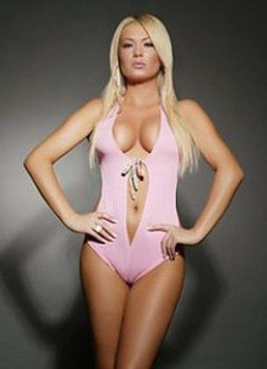 Simona sezual pe vremea cand activa in showbiz