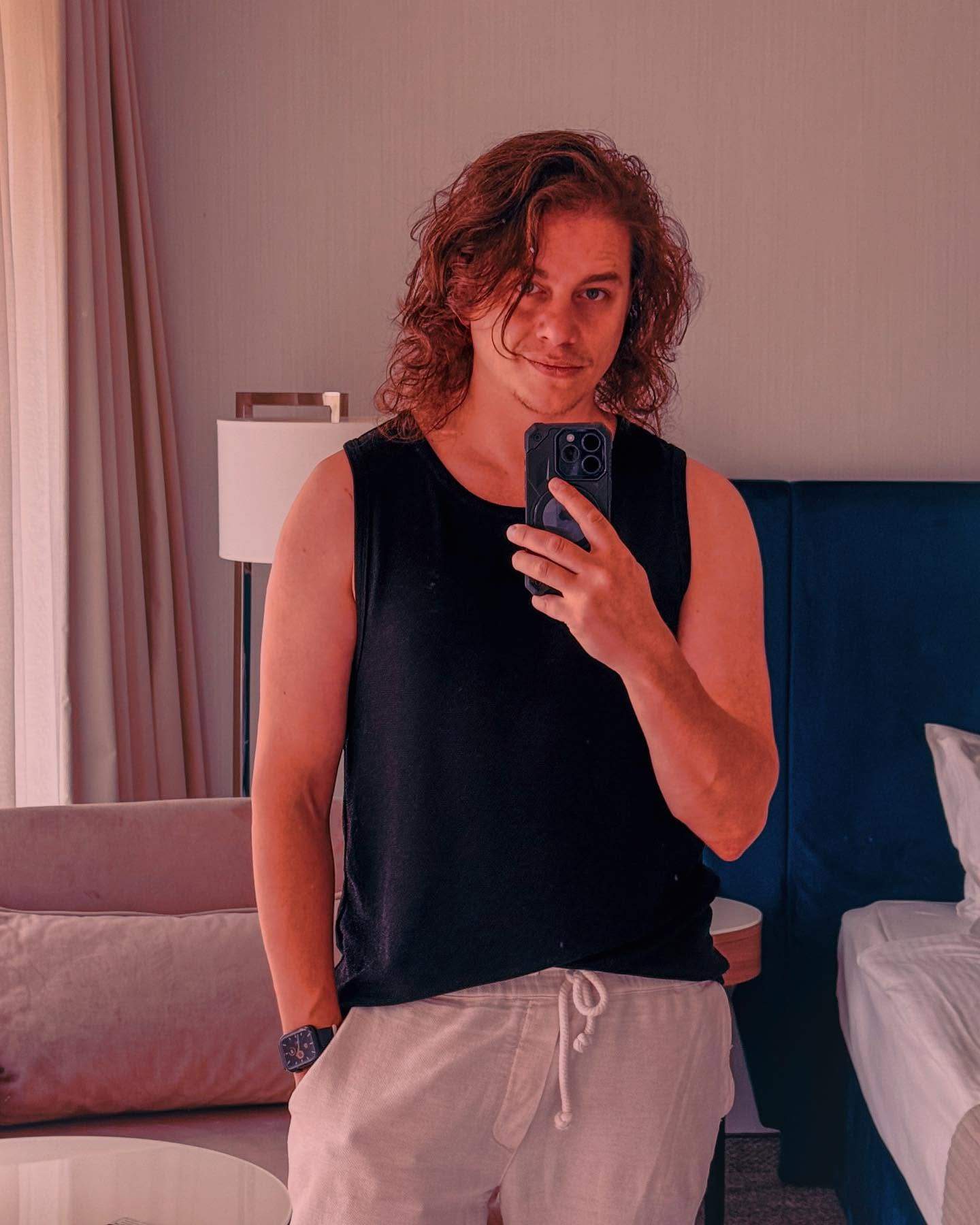 Iustin Petrescu, fotografie în oglinda