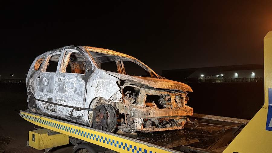 mașina carbonizată