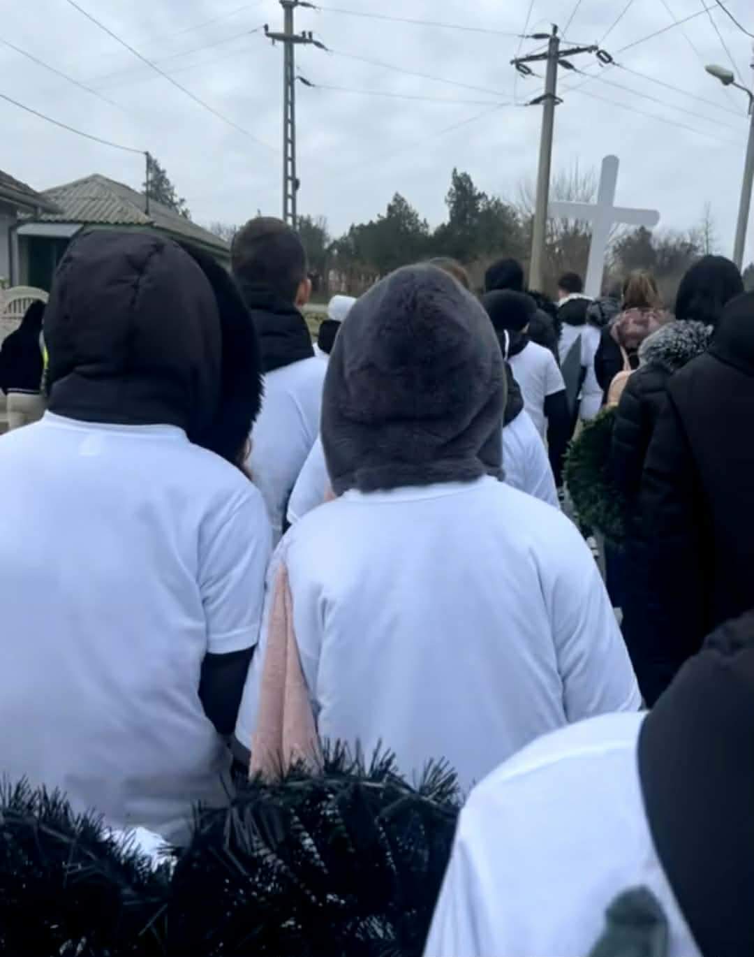 Copilul de 12 ani, din Ialomița, ucis de un șofer beat, a fost înmormântat! Prietenii lui au făcut un gest sfâșietor