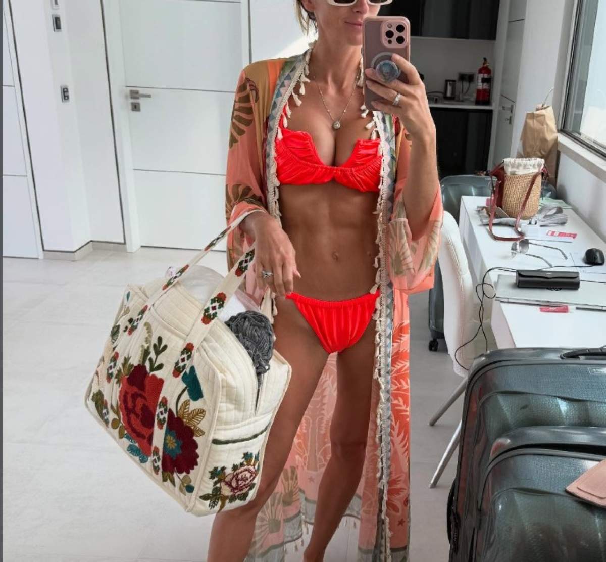 Luisa Zissman, în costum de baie