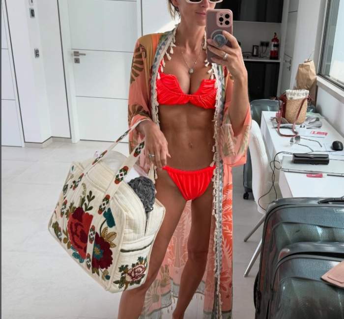Luisa Zissman, în costum de baie