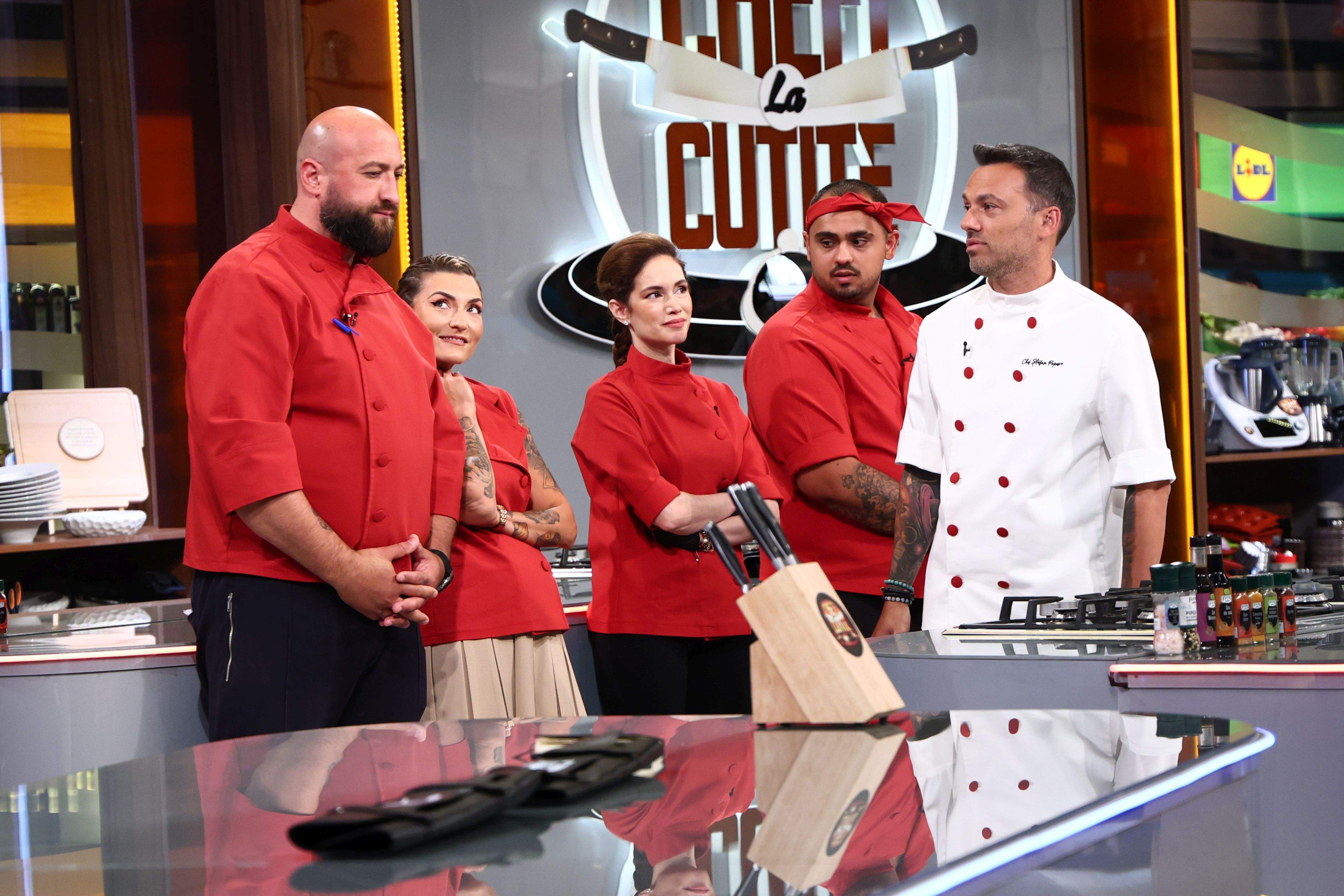 Chefi la cuțite, lider de audiență. Schimbări în trei echipe, ieri, după duelul amuletelor dintre Chef Richard și Chef Orlando
