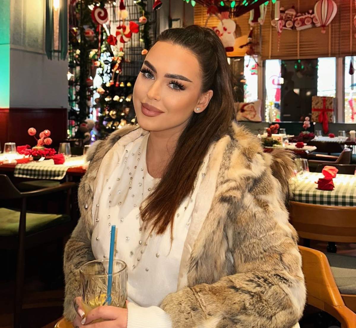 Misha într-o cafenea