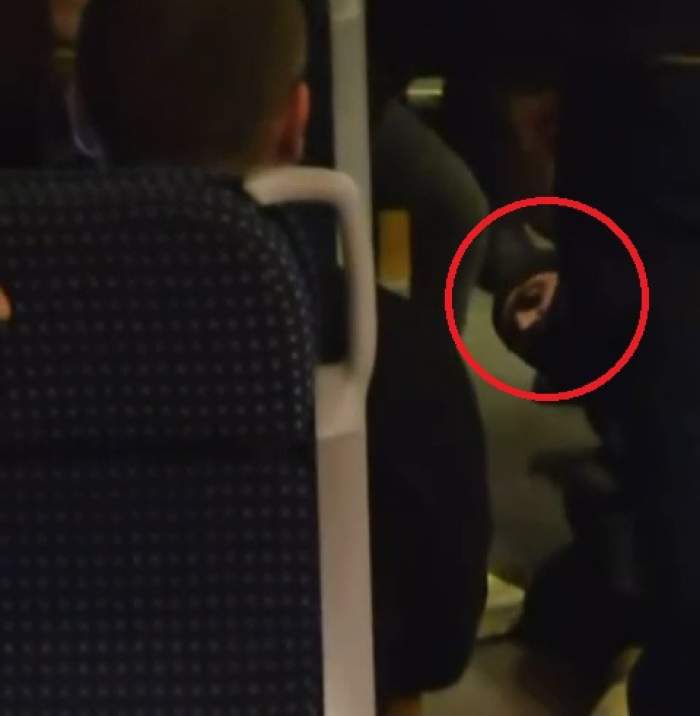 bărbat săltat din tren