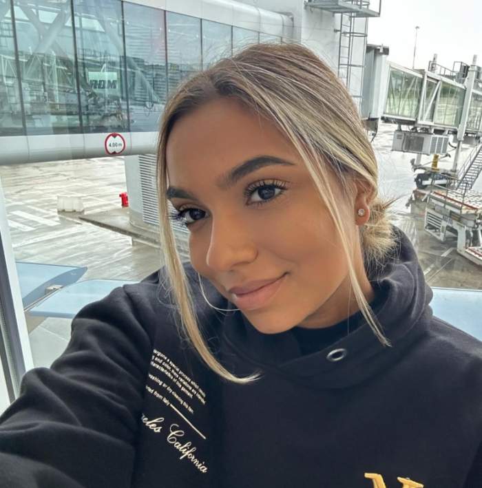 adriana simionescu selfie