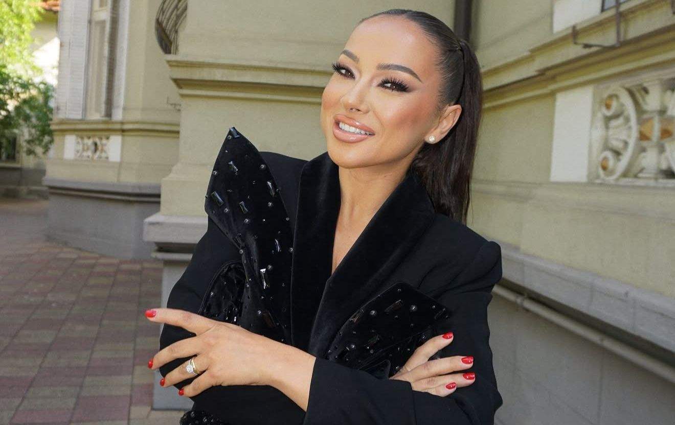 Vlăduța Lupău, machiată și coafată