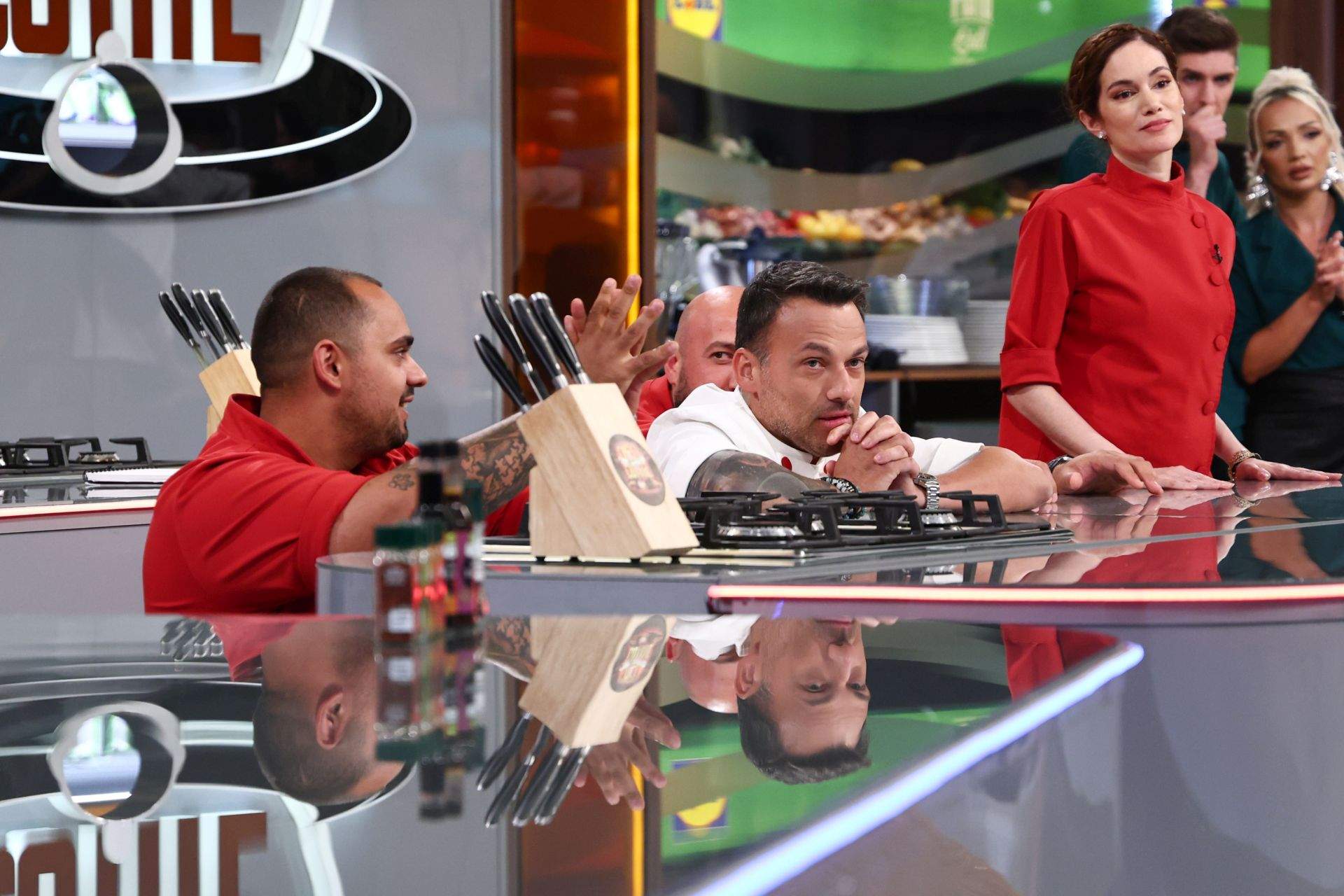 Diseară, la Chefi la cuțite: rezultat fără precedent al jocului de început - unul dintre jurați va obține o superputere. Echipele, provocate în battle de două amulete