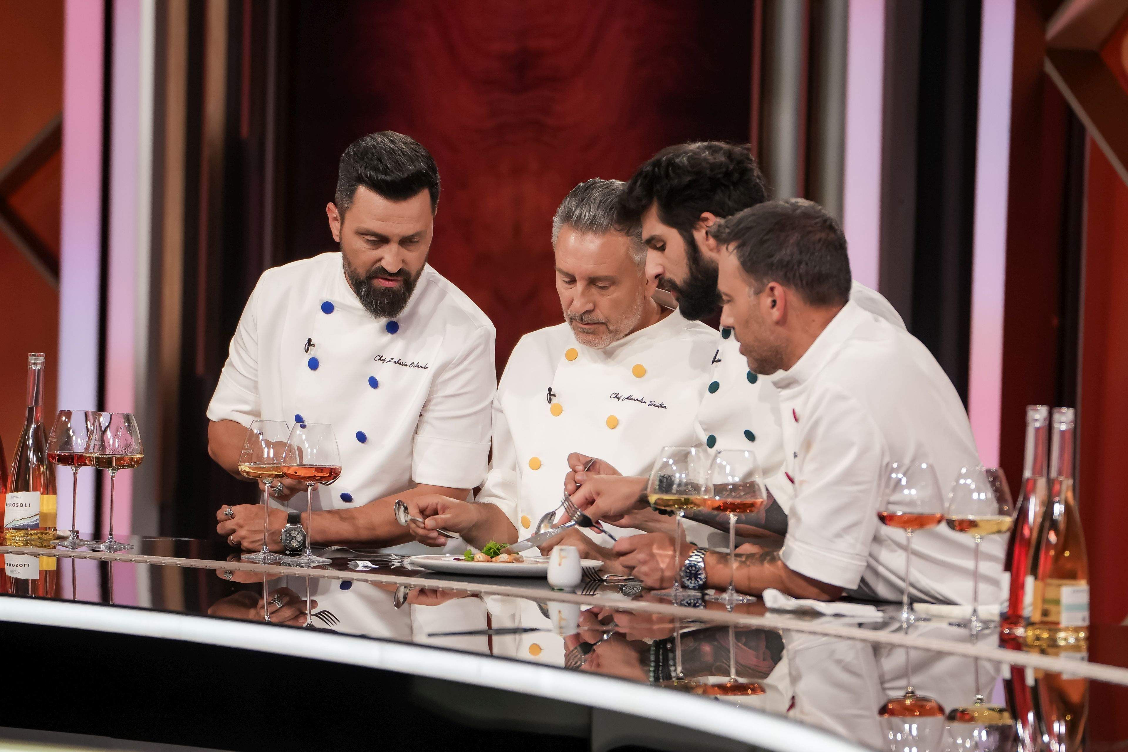 Battle-ul Chefi la cuțite de diseară aduce magia unora dintre cele mai frumoase povești în farfurie. Seara va culmina, însă, cu un verdict șocant la proba eliminatorie