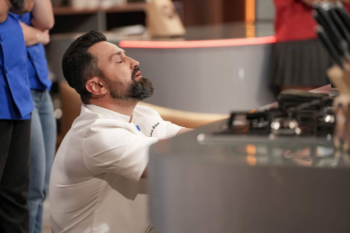 Battle-ul Chefi la cuțite de diseară aduce magia unora dintre cele mai frumoase povești în farfurie. Seara va culmina, însă, cu un verdict șocant la proba eliminatorie