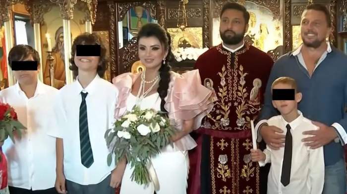 Adriana Bahmuțeanu, alături de familia ei