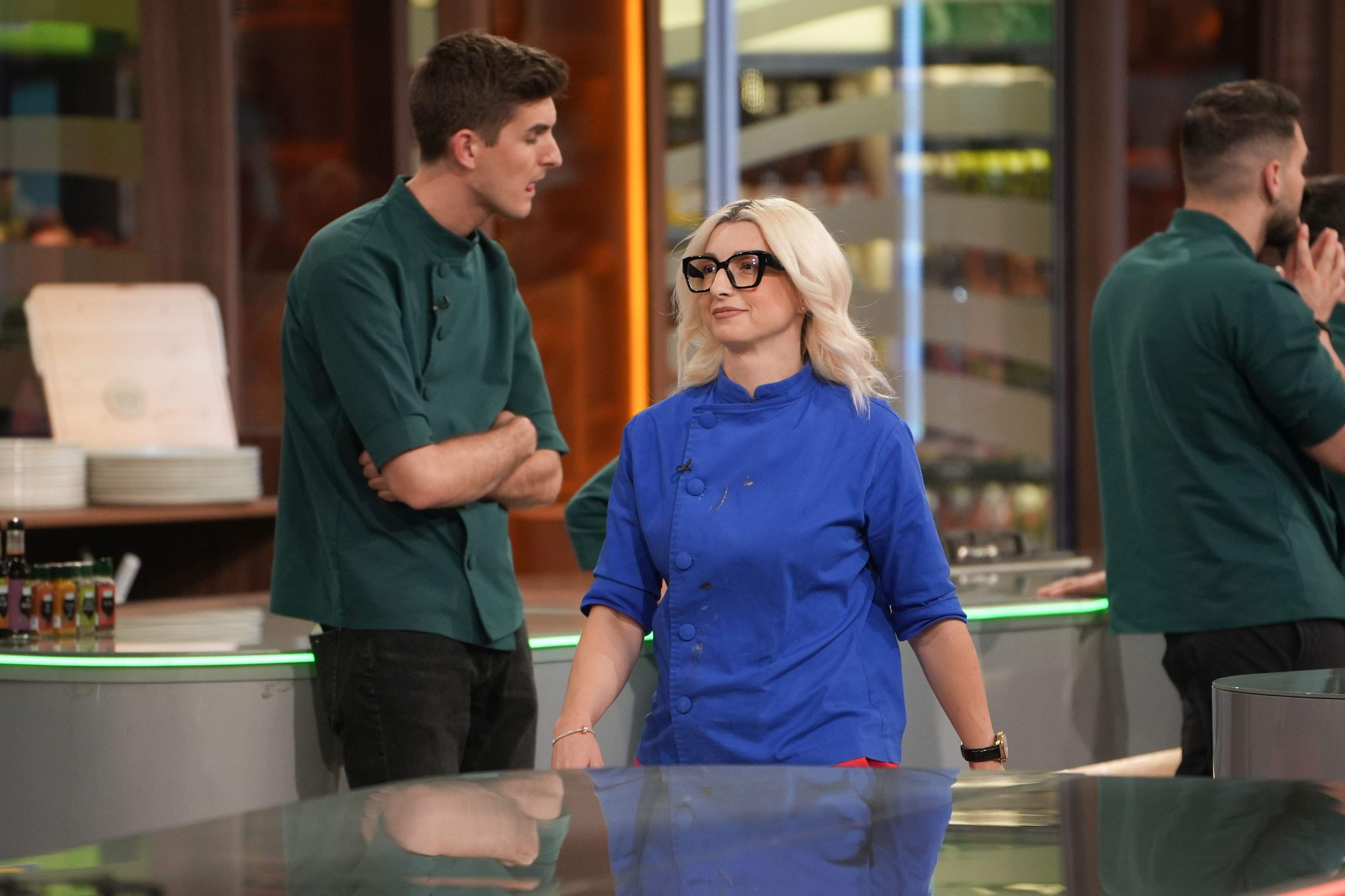 Echipa lui Chef Ștefan, victorioasă, aseară la Chefi la cuțite. Diseară, provocare triplă în arena culinară: roata nebună a ingredientelor, plus două amulete