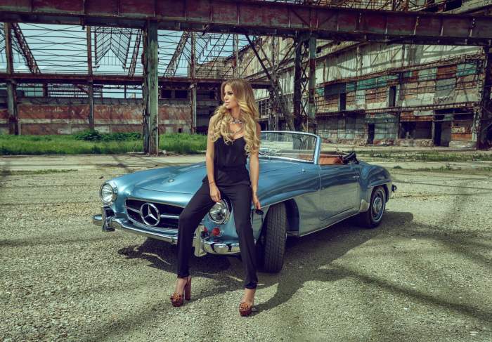 Marina Dina s-a pozat cu o masina