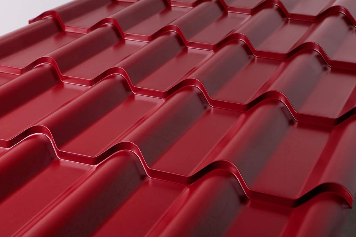 (P) Tabla cutată roșie: soluția ideală pentru un acoperiș atrăgător și eficient
