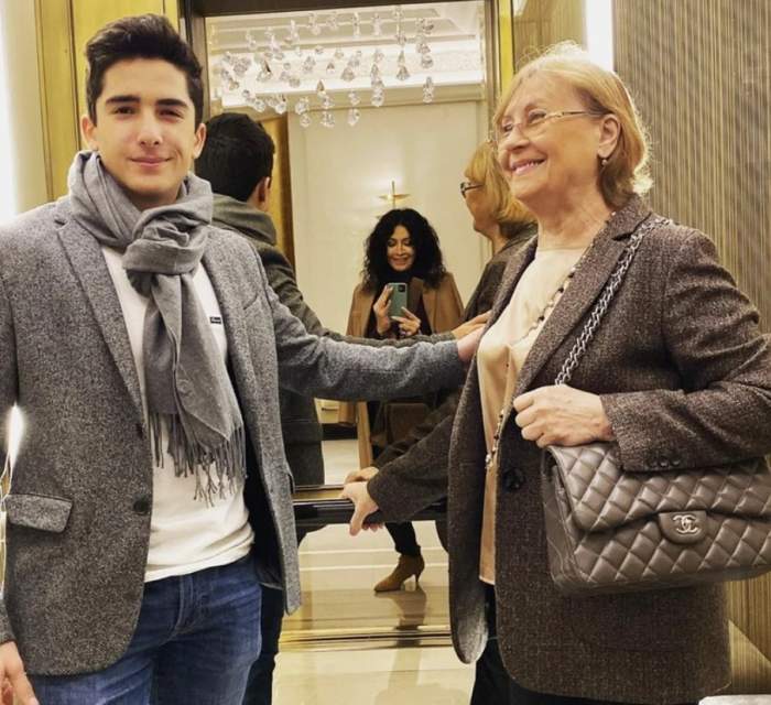 mama Mihaelei Rădulescu și fiul ei, Ayan